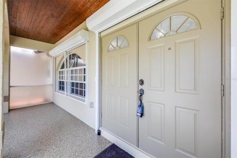 House in North Fort Myers, Florida 3 bedrooms, 180.6 sq.m. № 1904321 - photo 5