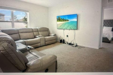 House in Kissimmee, Florida 8 bedrooms, 262.36 sq.m. № 2098454 - photo 16