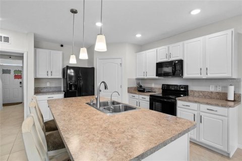 House in Kissimmee, Florida 8 bedrooms, 262.36 sq.m. № 2098454 - photo 11
