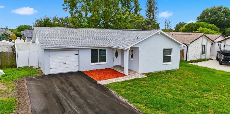 Casa en New Port Richey, Florida 3 dormitorios, 99.13 m2 № 2210132
