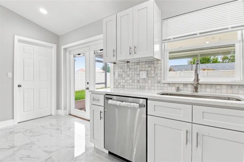 Casa en venta en New Port Richey, Florida, 3 dormitorios, 99.13 m2 № 2210132 - foto 13