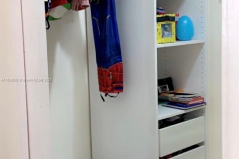 Снять в аренду коммерческую недвижимость в Санрайз, Флорида 1 спальня, 144.46м2, № 1790411 - фото 5