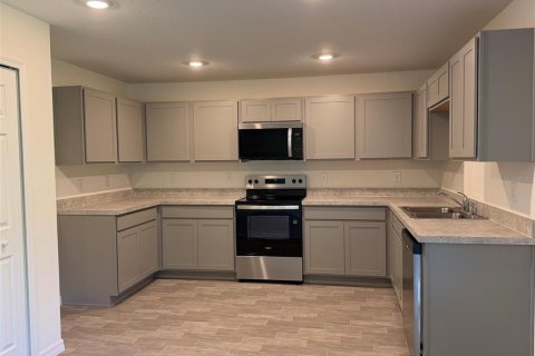 Villa ou maison à vendre à Poinciana, Floride: 4 chambres, 167.41 m2 № 2125345 - photo 2