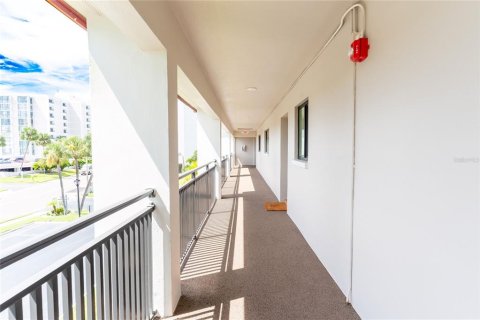Condo in Clearwater, Florida, 2 bedrooms  № 2396557 - photo 7
