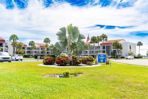 Condo in Clearwater, Florida, 2 bedrooms № 2396557
