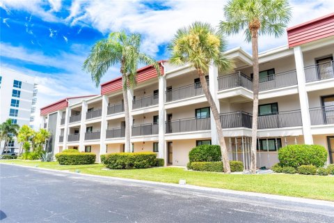 Condo in Clearwater, Florida, 2 bedrooms  № 2396557 - photo 3