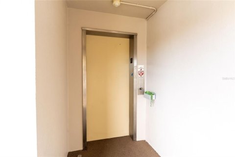 Condo in Clearwater, Florida, 2 bedrooms  № 2396557 - photo 4