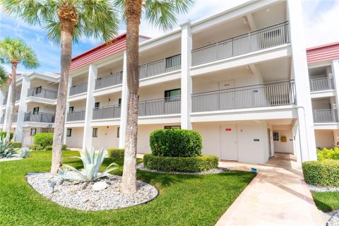 Condo in Clearwater, Florida, 2 bedrooms  № 2396557 - photo 2