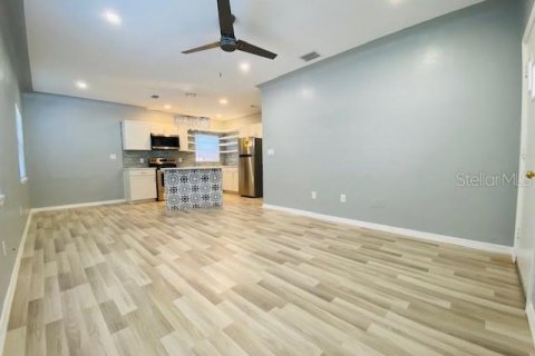Commercial property in Saint Petersburg, Florida 5 bedrooms, 176.61 sq.m. № 1525538 - photo 5