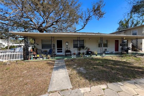 Commercial property in Saint Petersburg, Florida 5 bedrooms, 176.61 sq.m. № 1525538 - photo 3