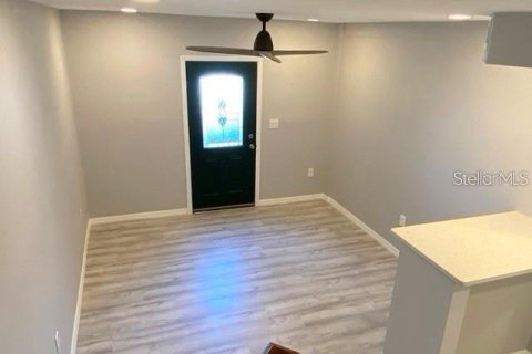 Commercial property in Saint Petersburg, Florida 5 bedrooms, 176.61 sq.m. № 1525538 - photo 17