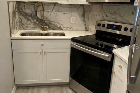 Commercial property in Saint Petersburg, Florida 5 bedrooms, 176.61 sq.m. № 1525538 - photo 18