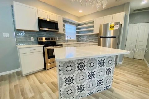Commercial property in Saint Petersburg, Florida 5 bedrooms, 176.61 sq.m. № 1525538 - photo 7
