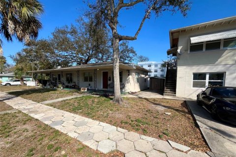Commercial property in Saint Petersburg, Florida 5 bedrooms, 176.61 sq.m. № 1525538 - photo 2
