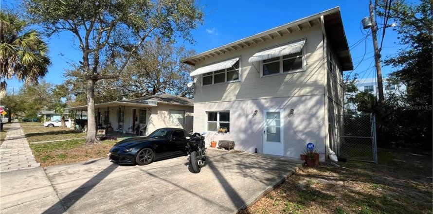 Commercial property in Saint Petersburg, Florida 5 bedrooms, 176.61 sq.m. № 1525538