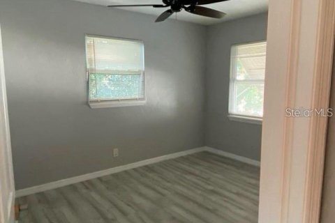 Commercial property in Saint Petersburg, Florida 5 bedrooms, 176.61 sq.m. № 1525538 - photo 30