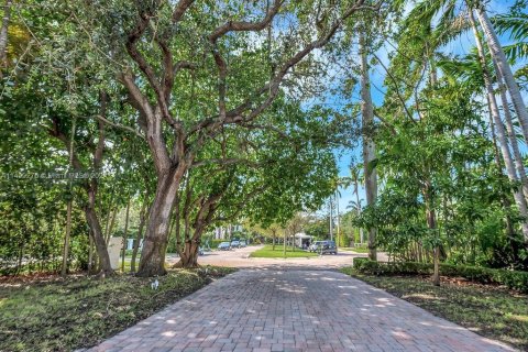 House in Bal Harbour, Florida 7 bedrooms, 472.5 sq.m. № 2088400 - photo 18