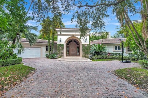House in Bal Harbour, Florida 7 bedrooms, 472.5 sq.m. № 2088400