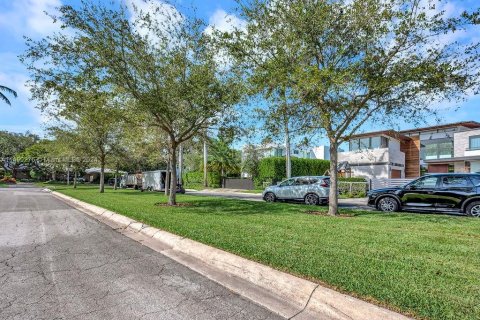 House in Bal Harbour, Florida 7 bedrooms, 472.5 sq.m. № 2088400 - photo 19
