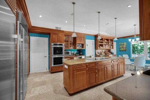 House in Bal Harbour, Florida 7 bedrooms, 472.5 sq.m. № 2088400 - photo 5