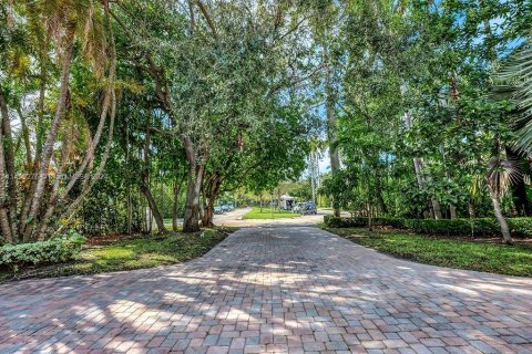 House in Bal Harbour, Florida 7 bedrooms, 472.5 sq.m. № 2088400 - photo 17