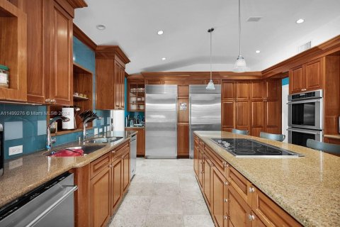 House in Bal Harbour, Florida 7 bedrooms, 472.5 sq.m. № 2088400 - photo 6