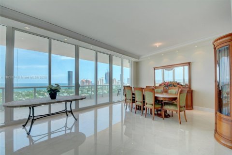 Condo in Aventura, Florida, 4 bedrooms  № 1821757 - photo 17