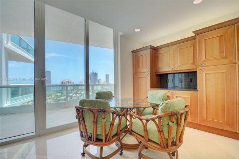 Condo in Aventura, Florida, 4 bedrooms  № 1821757 - photo 12