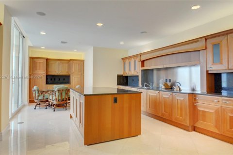 Condo in Aventura, Florida, 4 bedrooms  № 1821757 - photo 10