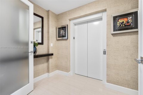 Condo in Palm Beach Gardens, Florida, 2 bedrooms  № 1949004 - photo 11