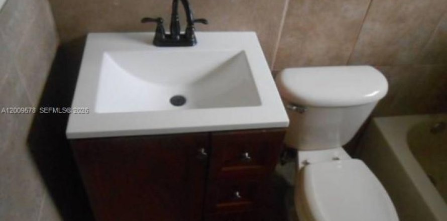 Villa ou maison à Deerfield Beach, Floride 4 chambres, 118.54 m2 № 2178940