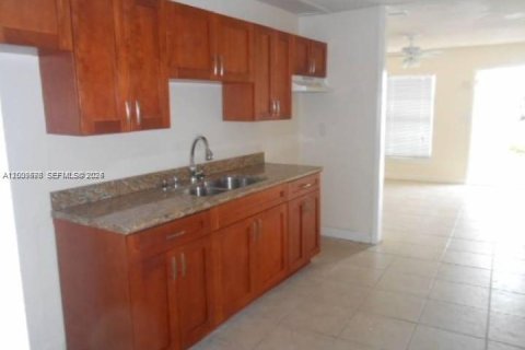Villa ou maison à louer à Deerfield Beach, Floride: 4 chambres, 118.54 m2 № 2178940 - photo 7