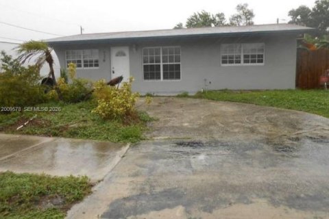 Villa ou maison à louer à Deerfield Beach, Floride: 4 chambres, 118.54 m2 № 2178940 - photo 2