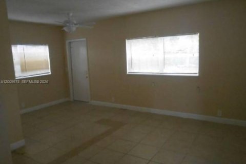 Villa ou maison à louer à Deerfield Beach, Floride: 4 chambres, 118.54 m2 № 2178940 - photo 4