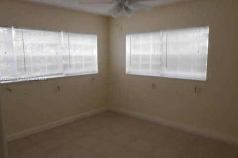 Villa ou maison à louer à Deerfield Beach, Floride: 4 chambres, 118.54 m2 № 2178940 - photo 3