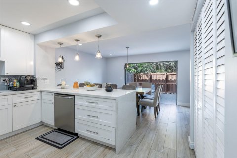 Adosado en venta en Miami, Florida, 2 dormitorios, 107.02 m2 № 1964495 - foto 12