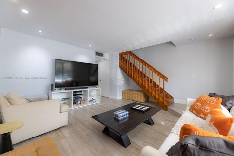 Adosado en venta en Miami, Florida, 2 dormitorios, 107.02 m2 № 1964495 - foto 6