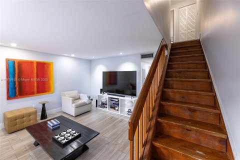 Adosado en venta en Miami, Florida, 2 dormitorios, 107.02 m2 № 1964495 - foto 4
