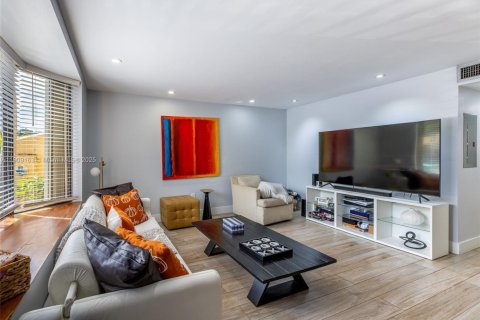 Adosado en venta en Miami, Florida, 2 dormitorios, 107.02 m2 № 1964495 - foto 5