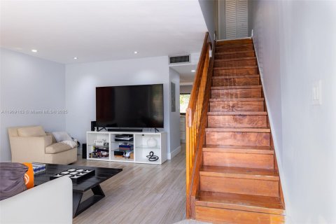 Adosado en venta en Miami, Florida, 2 dormitorios, 107.02 m2 № 1964495 - foto 22
