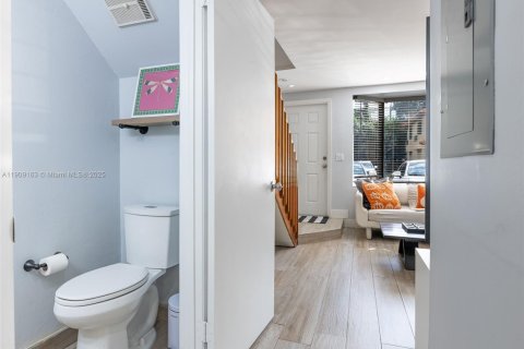 Adosado en venta en Miami, Florida, 2 dormitorios, 107.02 m2 № 1964495 - foto 9