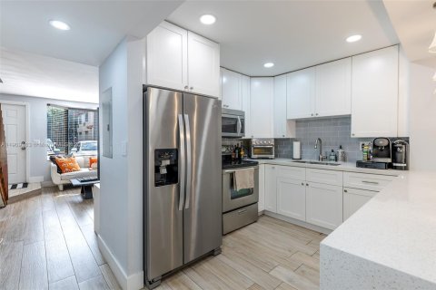 Adosado en venta en Miami, Florida, 2 dormitorios, 107.02 m2 № 1964495 - foto 13