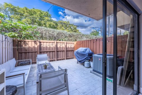 Adosado en venta en Miami, Florida, 2 dormitorios, 107.02 m2 № 1964495 - foto 18
