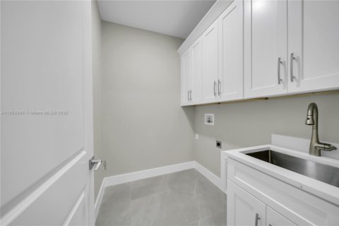 House in Lehigh Acres, Florida 3 bedrooms № 1872234 - photo 22