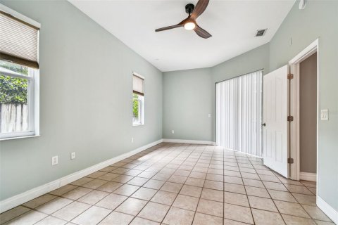 House in New Port Richey, Florida 4 bedrooms, 157.19 sq.m. № 1900448 - photo 17