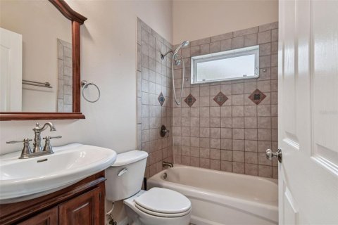 House in New Port Richey, Florida 4 bedrooms, 157.19 sq.m. № 1900448 - photo 24