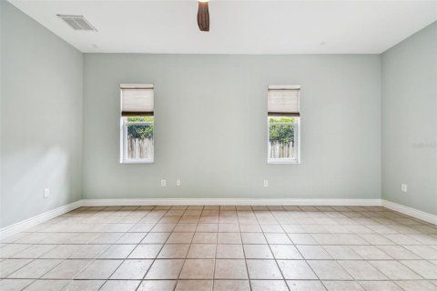 House in New Port Richey, Florida 4 bedrooms, 157.19 sq.m. № 1900448 - photo 15