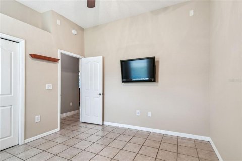 House in New Port Richey, Florida 4 bedrooms, 157.19 sq.m. № 1900448 - photo 12