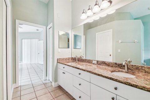 House in New Port Richey, Florida 4 bedrooms, 157.19 sq.m. № 1900448 - photo 21