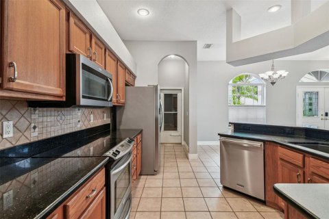 House in New Port Richey, Florida 4 bedrooms, 157.19 sq.m. № 1900448 - photo 9